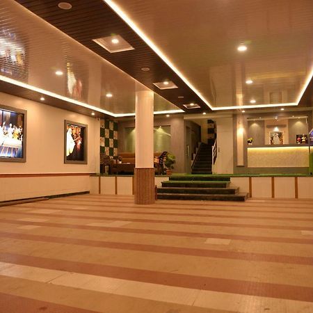 Hotel Disha Palace Ширди Екстериор снимка