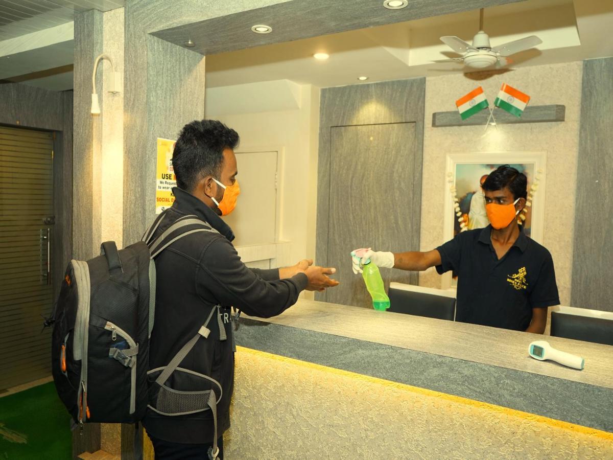 Hotel Disha Palace Ширди Екстериор снимка