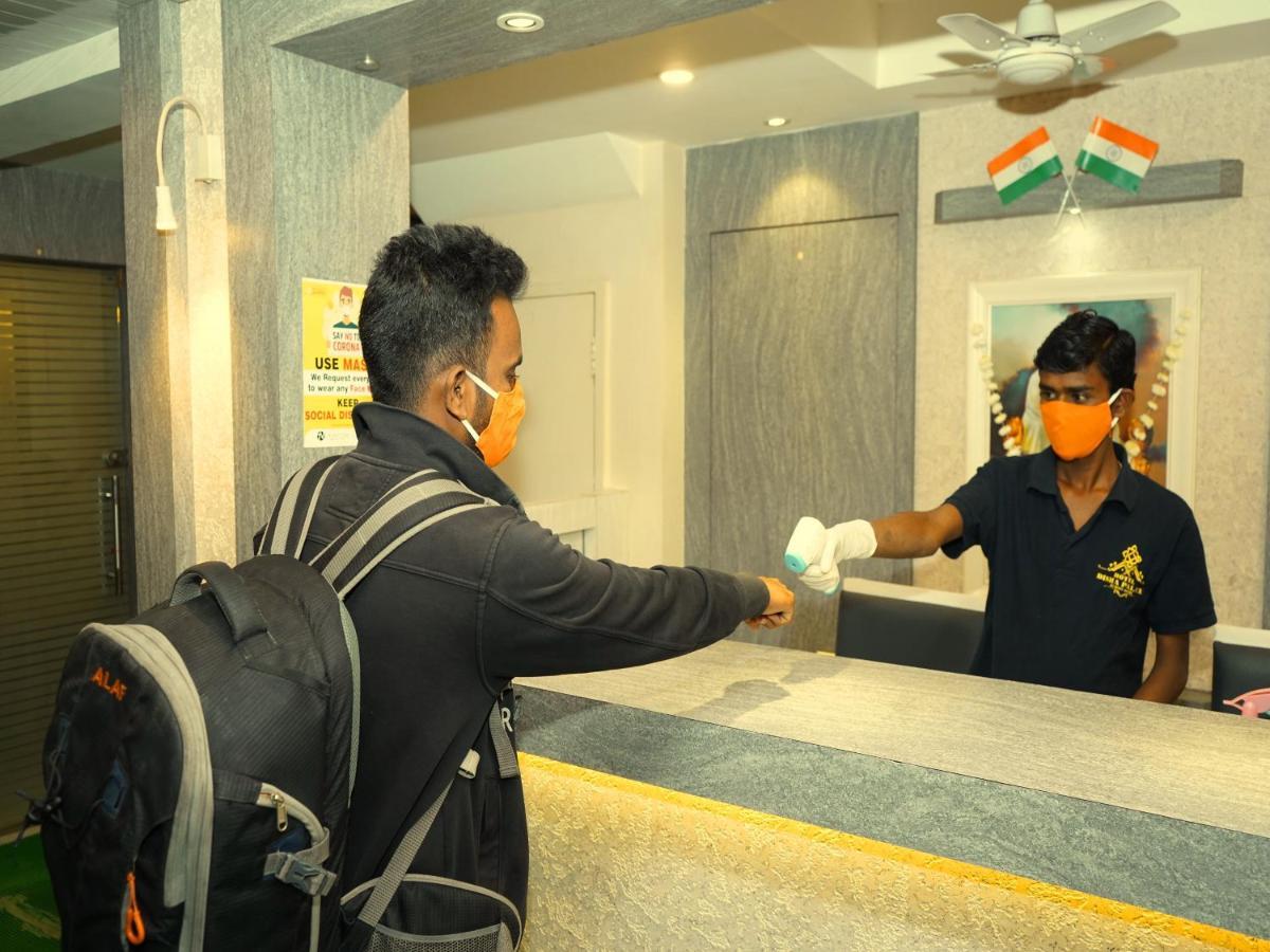Hotel Disha Palace Ширди Екстериор снимка