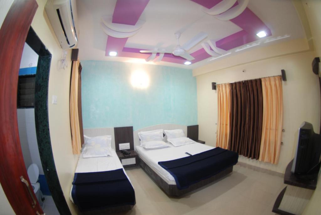 Hotel Disha Palace Ширди Екстериор снимка