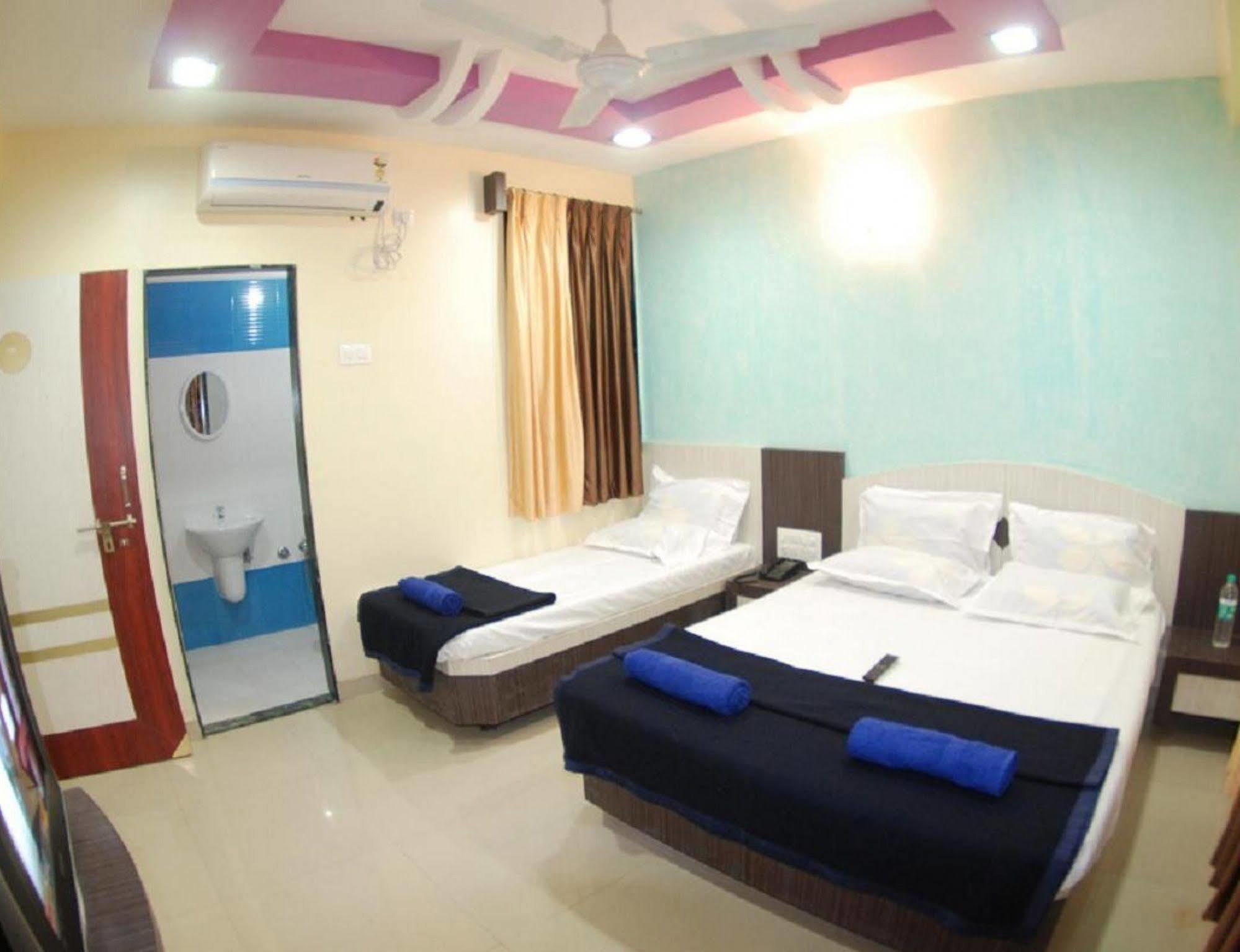 Hotel Disha Palace Ширди Екстериор снимка
