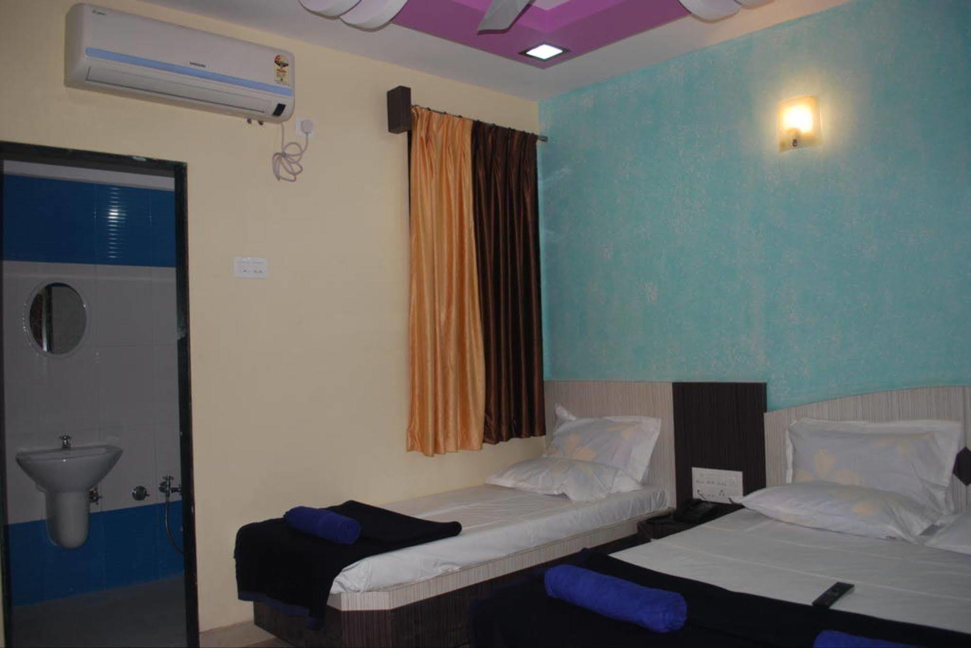 Hotel Disha Palace Ширди Екстериор снимка