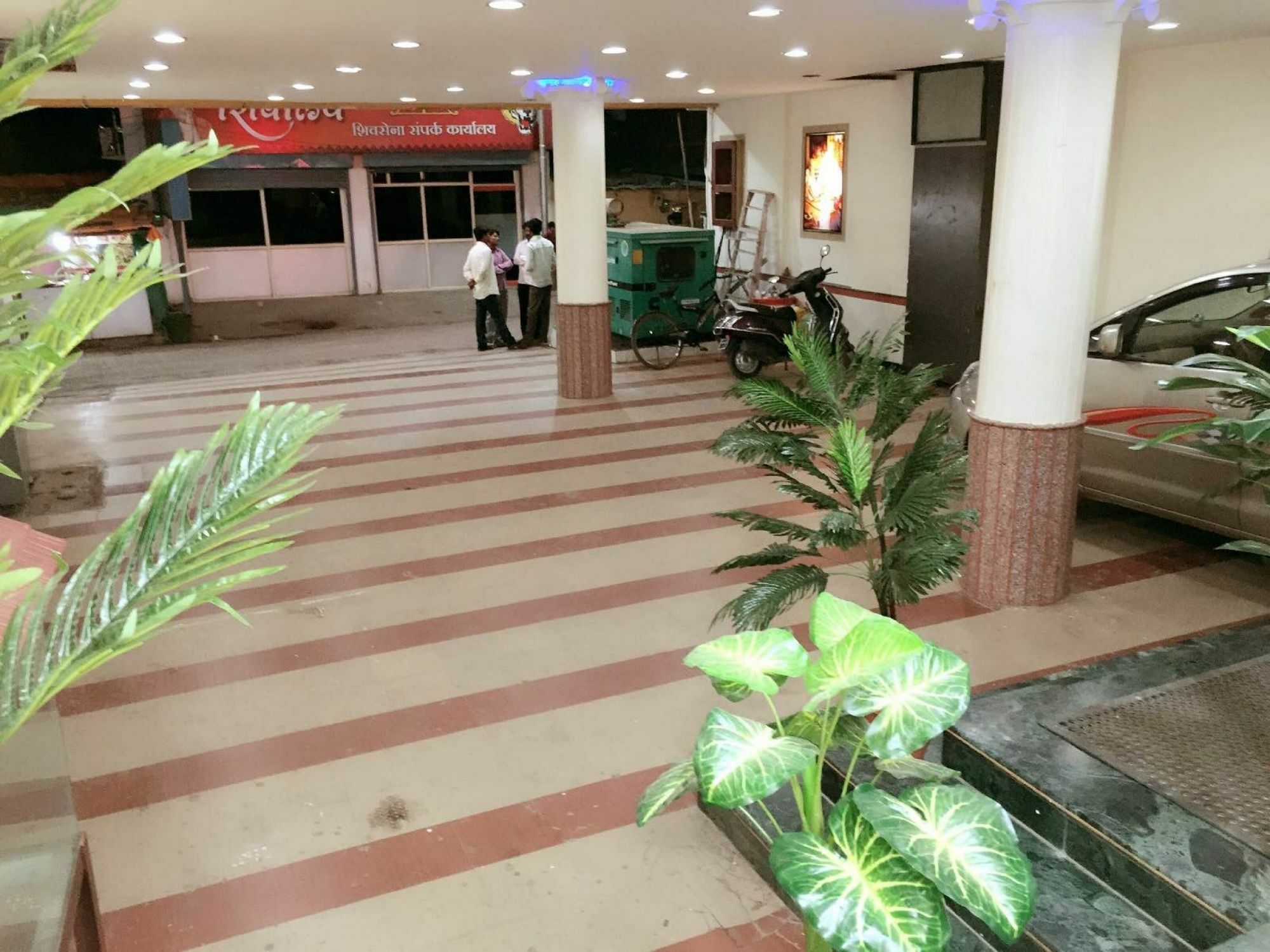 Hotel Disha Palace Ширди Екстериор снимка