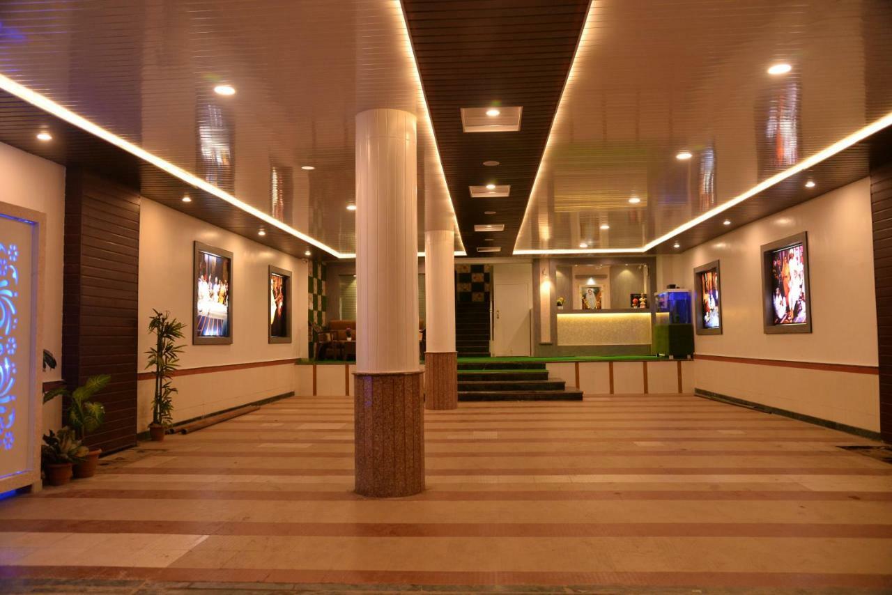 Hotel Disha Palace Ширди Екстериор снимка