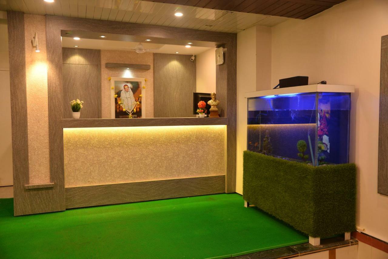 Hotel Disha Palace Ширди Екстериор снимка