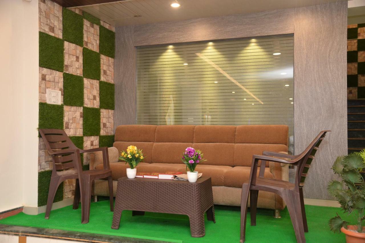 Hotel Disha Palace Ширди Екстериор снимка