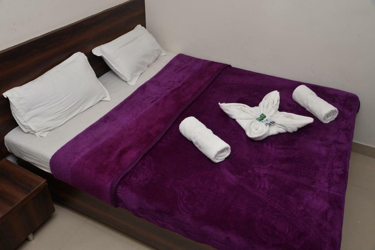Hotel Disha Palace Ширди Екстериор снимка
