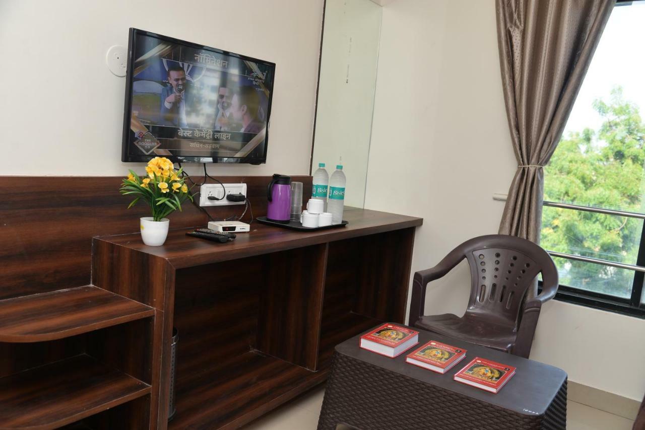 Hotel Disha Palace Ширди Екстериор снимка