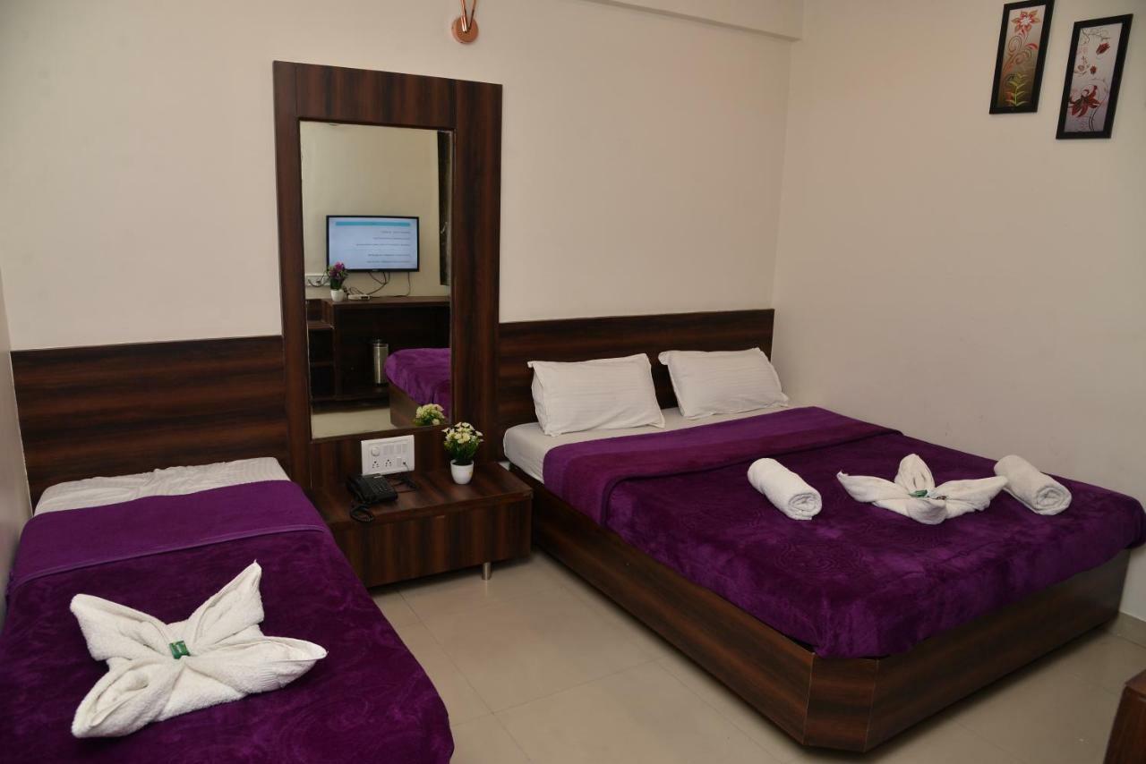 Hotel Disha Palace Ширди Екстериор снимка