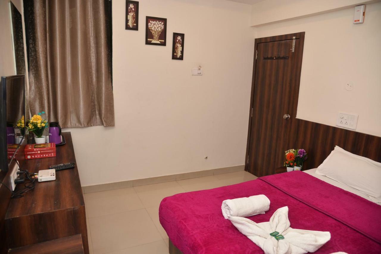 Hotel Disha Palace Ширди Екстериор снимка