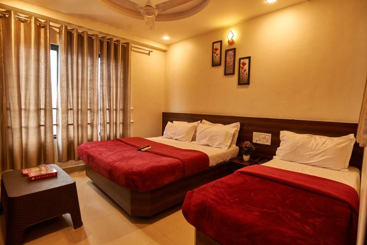 Hotel Disha Palace Ширди Екстериор снимка