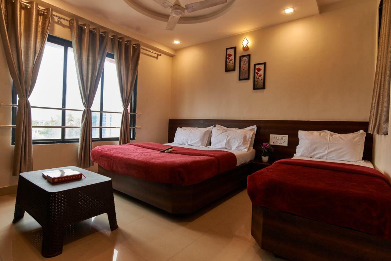 Hotel Disha Palace Ширди Екстериор снимка