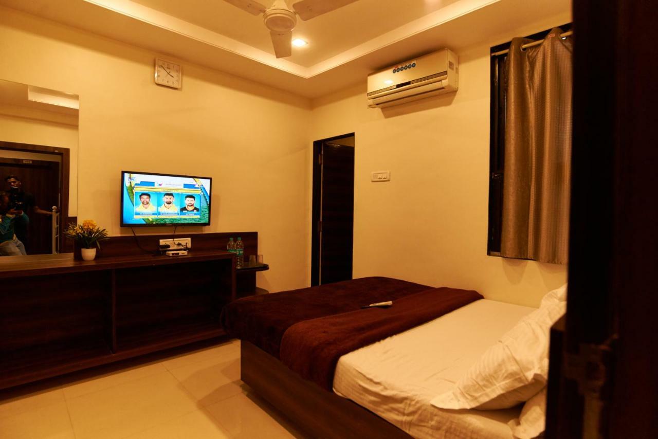 Hotel Disha Palace Ширди Екстериор снимка
