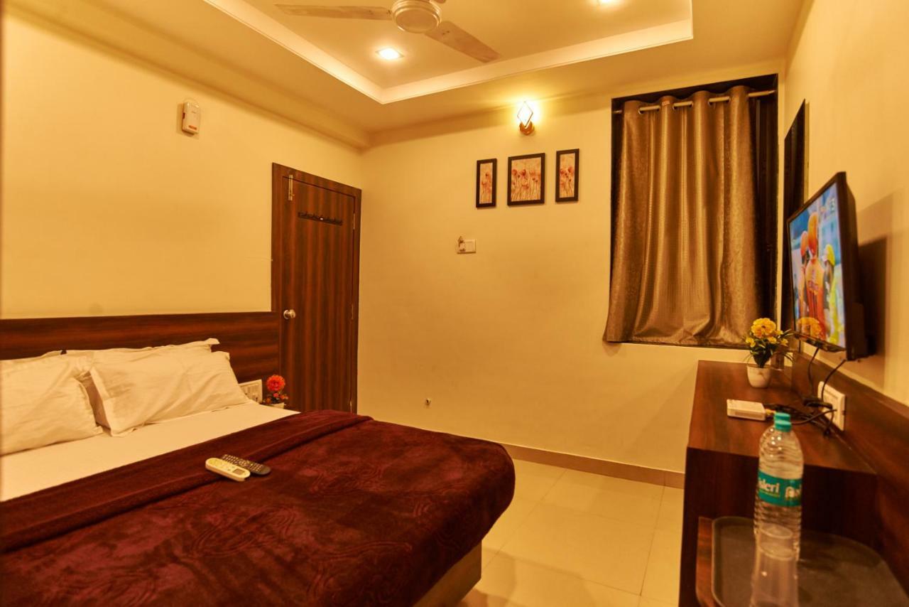 Hotel Disha Palace Ширди Екстериор снимка