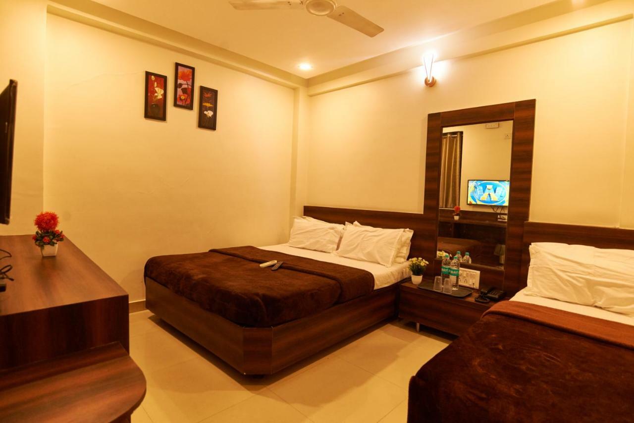 Hotel Disha Palace Ширди Екстериор снимка