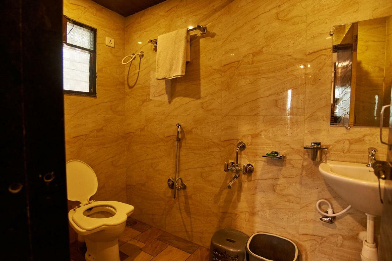 Hotel Disha Palace Ширди Екстериор снимка