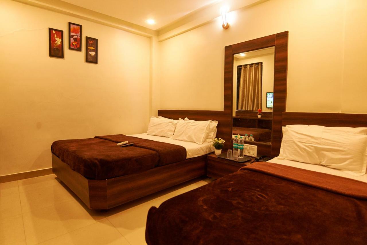Hotel Disha Palace Ширди Екстериор снимка
