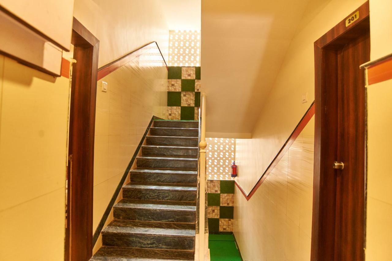 Hotel Disha Palace Ширди Екстериор снимка