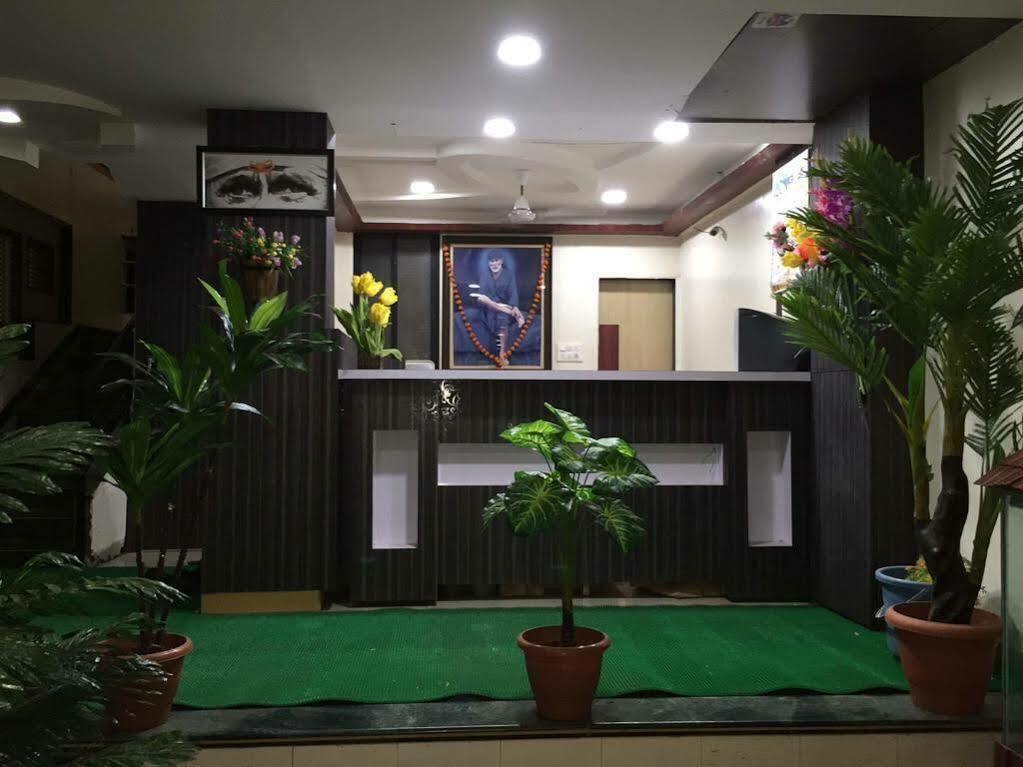 Hotel Disha Palace Ширди Екстериор снимка